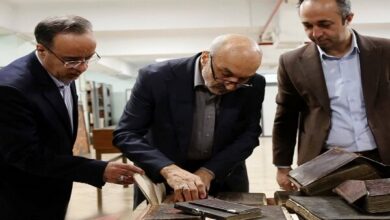 اهدای ۱۰۰ نسخه خطی نفیس به دانشگاه تهران از سوی بیت آیت‌الله سیستانی
