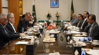 وزیر علوم به پاکستان رفت